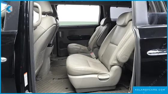 KIA CARNIVAL 9-SEATER PRESTIGE