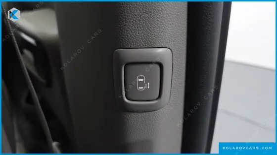 KIA CARNIVAL 9-SEATER PRESTIGE