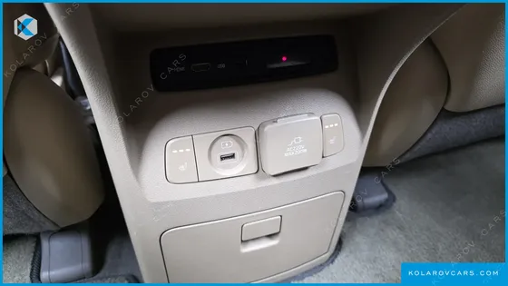 KIA CARNIVAL 9-SEATER HI-LIMOUSINE