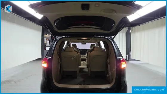 KIA CARNIVAL 9-SEATER HI-LIMOUSINE