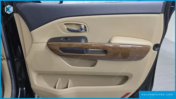 KIA CARNIVAL 9-SEATER HI-LIMOUSINE