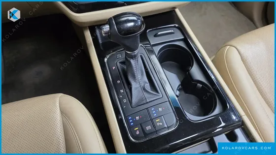 KIA CARNIVAL 9-SEATER NOBLESSE