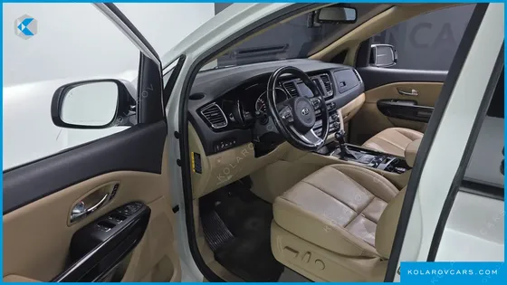 KIA CARNIVAL 9-SEATER NOBLESSE