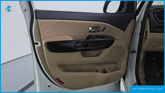 KIA CARNIVAL 9-SEATER NOBLESSE