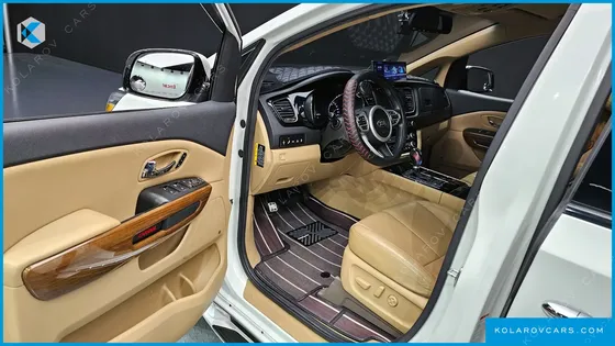 KIA CARNIVAL 9-SEATER HI-LIMOUSINE