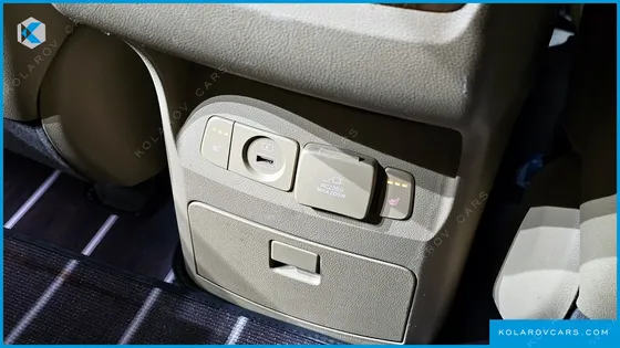 KIA CARNIVAL 9-SEATER HI-LIMOUSINE