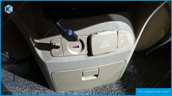 KIA CARNIVAL GASOLINE 9-SEATER HI-LIMOUSINE