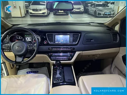 KIA CARNIVAL 9-SEATER PRESTIGE