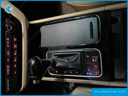 KIA CARNIVAL 9-SEATER PRESTIGE
