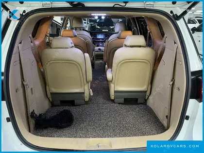 KIA CARNIVAL 9-SEATER PRESTIGE