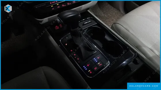 KIA CARNIVAL 9-SEATER PRESTIGE
