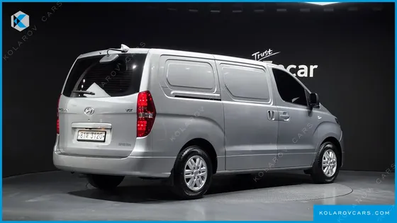HYUNDAI STAREX VAN 3-SEATER