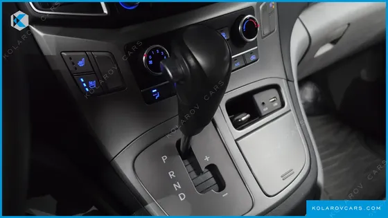 HYUNDAI STAREX VAN 3-SEATER
