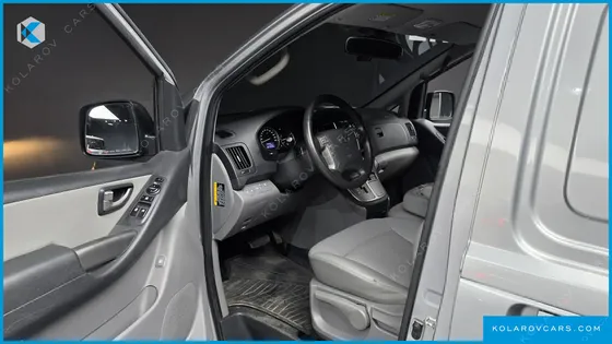 HYUNDAI STAREX VAN 3-SEATER