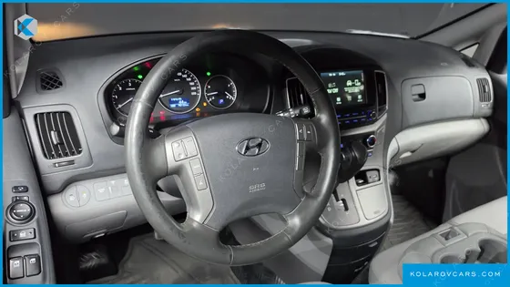 HYUNDAI STAREX VAN 3-SEATER