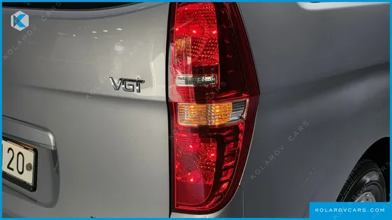 HYUNDAI STAREX VAN 3-SEATER