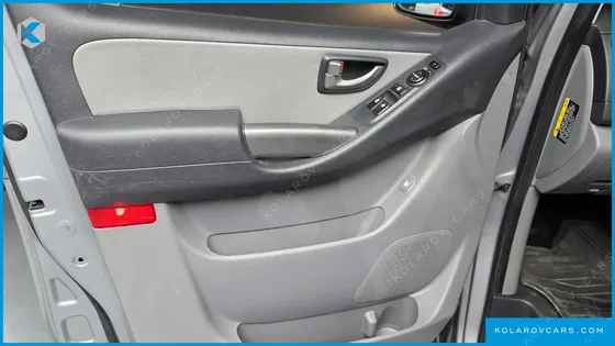 HYUNDAI STAREX VAN 3-SEATER