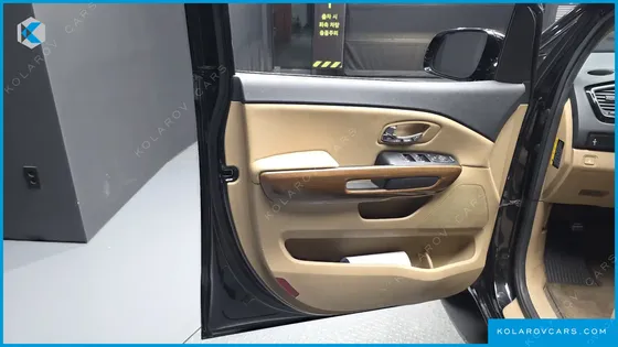 KIA CARNIVAL 9-SEATER HI-LIMOUSINE