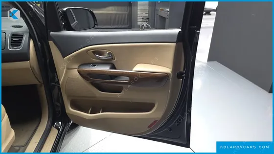 KIA CARNIVAL 9-SEATER HI-LIMOUSINE