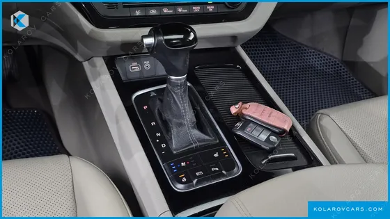 KIA CARNIVAL 9-SEATER PRESTIGE