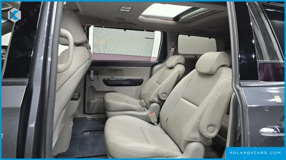 KIA CARNIVAL 9-SEATER PRESTIGE