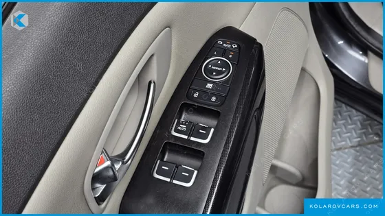 KIA CARNIVAL 9-SEATER PRESTIGE