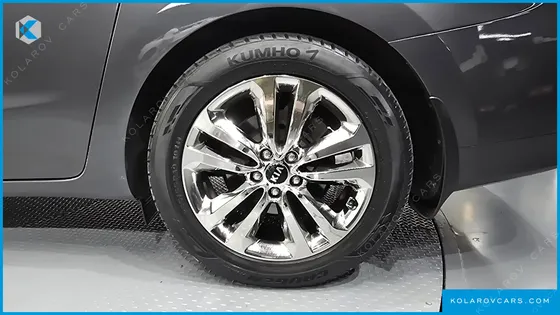 KIA CARNIVAL 9-SEATER PRESTIGE
