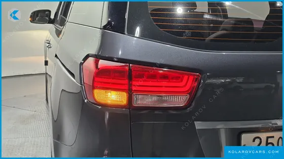 KIA CARNIVAL 9-SEATER PRESTIGE