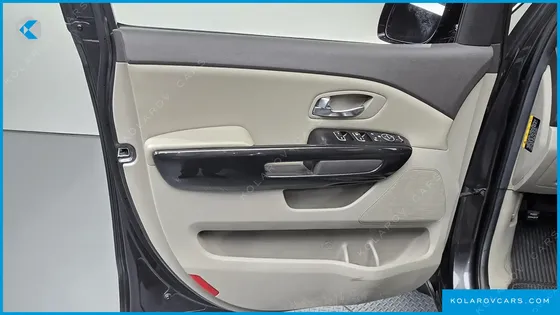 KIA CARNIVAL 9-SEATER PRESTIGE