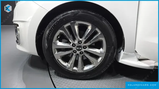 KIA CARNIVAL 9-SEATER PRESTIGE