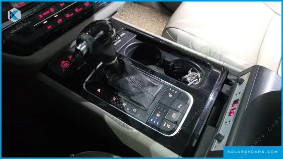 KIA CARNIVAL 9-SEATER PRESTIGE