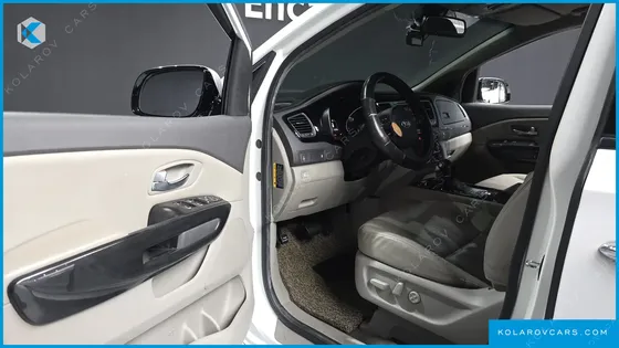 KIA CARNIVAL 9-SEATER PRESTIGE