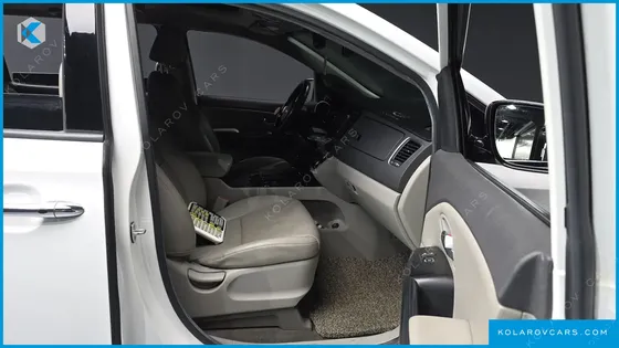 KIA CARNIVAL 9-SEATER PRESTIGE