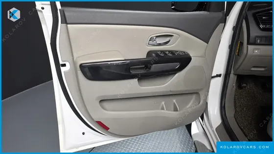 KIA CARNIVAL 9-SEATER PRESTIGE