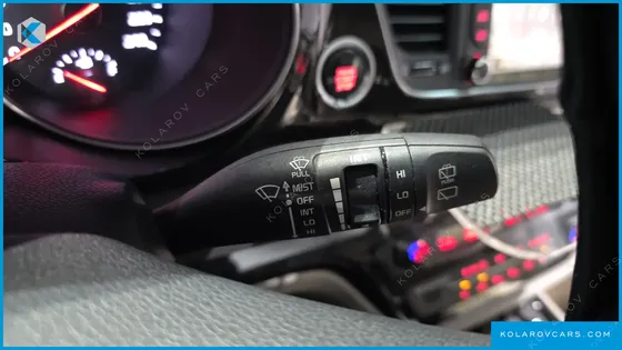 KIA CARNIVAL 9-SEATER PRESTIGE