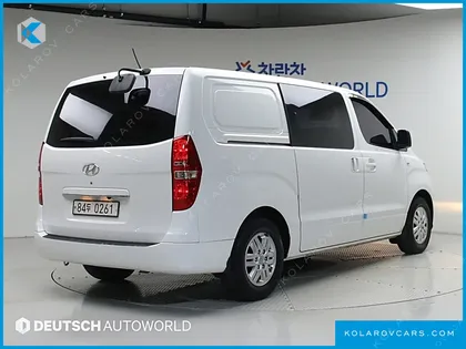 HYUNDAI STAREX VAN 5-SEATER