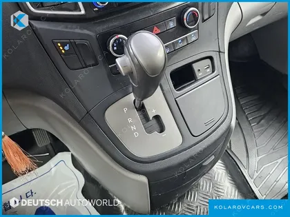 HYUNDAI STAREX VAN 5-SEATER
