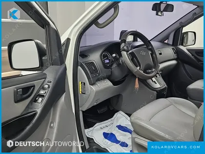 HYUNDAI STAREX VAN 5-SEATER