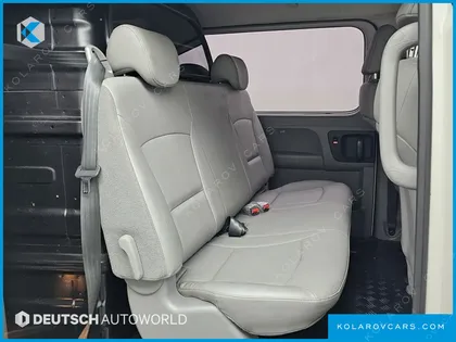 HYUNDAI STAREX VAN 5-SEATER