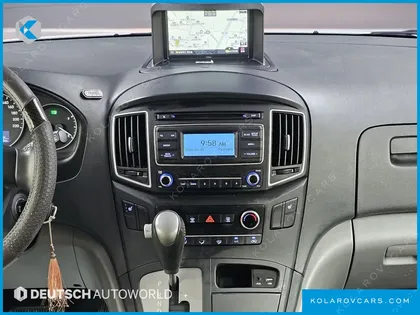HYUNDAI STAREX VAN 5-SEATER