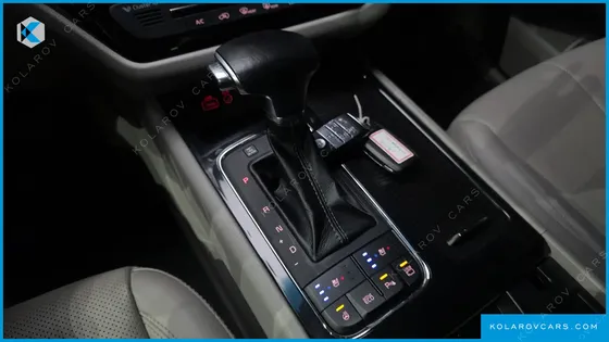 KIA CARNIVAL 9-SEATER NOBLESSE SPECIAL