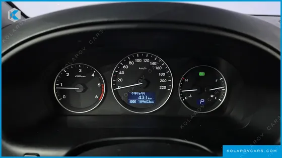 HYUNDAI STAREX VAN 3-SEATER