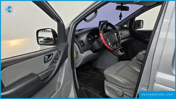 HYUNDAI STAREX VAN 3-SEATER
