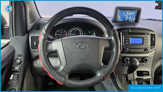 HYUNDAI STAREX VAN 3-SEATER