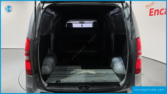 HYUNDAI STAREX VAN 3-SEATER