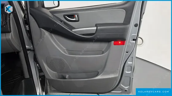 HYUNDAI STAREX VAN 3-SEATER
