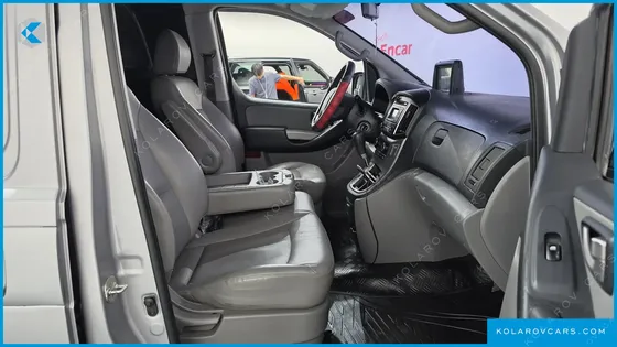 HYUNDAI STAREX VAN 3-SEATER