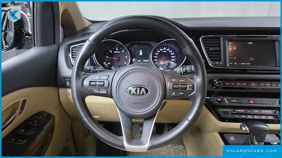 KIA CARNIVAL 9-SEATER HI-LIMOUSINE