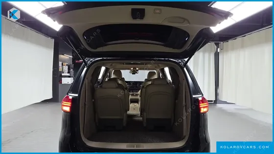 KIA CARNIVAL 9-SEATER HI-LIMOUSINE