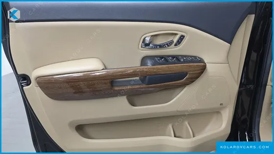 KIA CARNIVAL 9-SEATER HI-LIMOUSINE